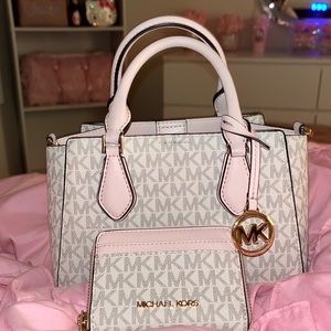 Michael Kors Purse & Wallet 🎀